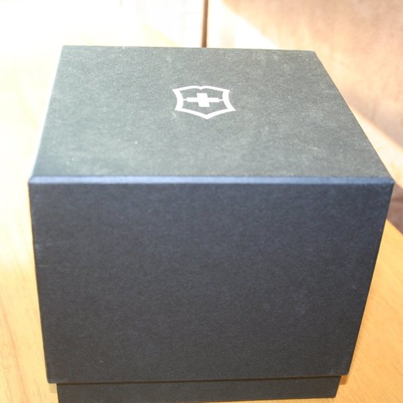 VICTORINOX Mens Stanless Steel I.N.O.X (TANK) - Picture 2 of 13